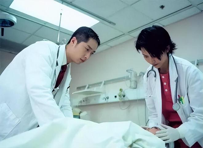 別再看《巨塔之后》強(qiáng)推5部醫(yī)療職業(yè)劇看完秒懂啥叫緊張刺激(圖19)